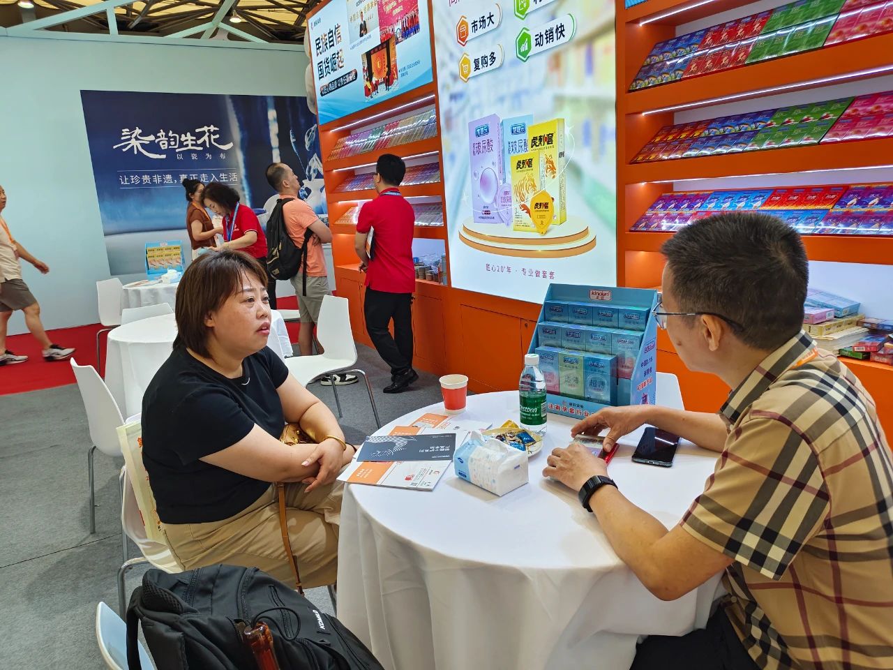 康祥計(jì)生用品亮相上海百貨會(huì)6.jpg